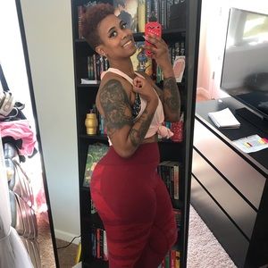 Meet your Posher, capri 💞